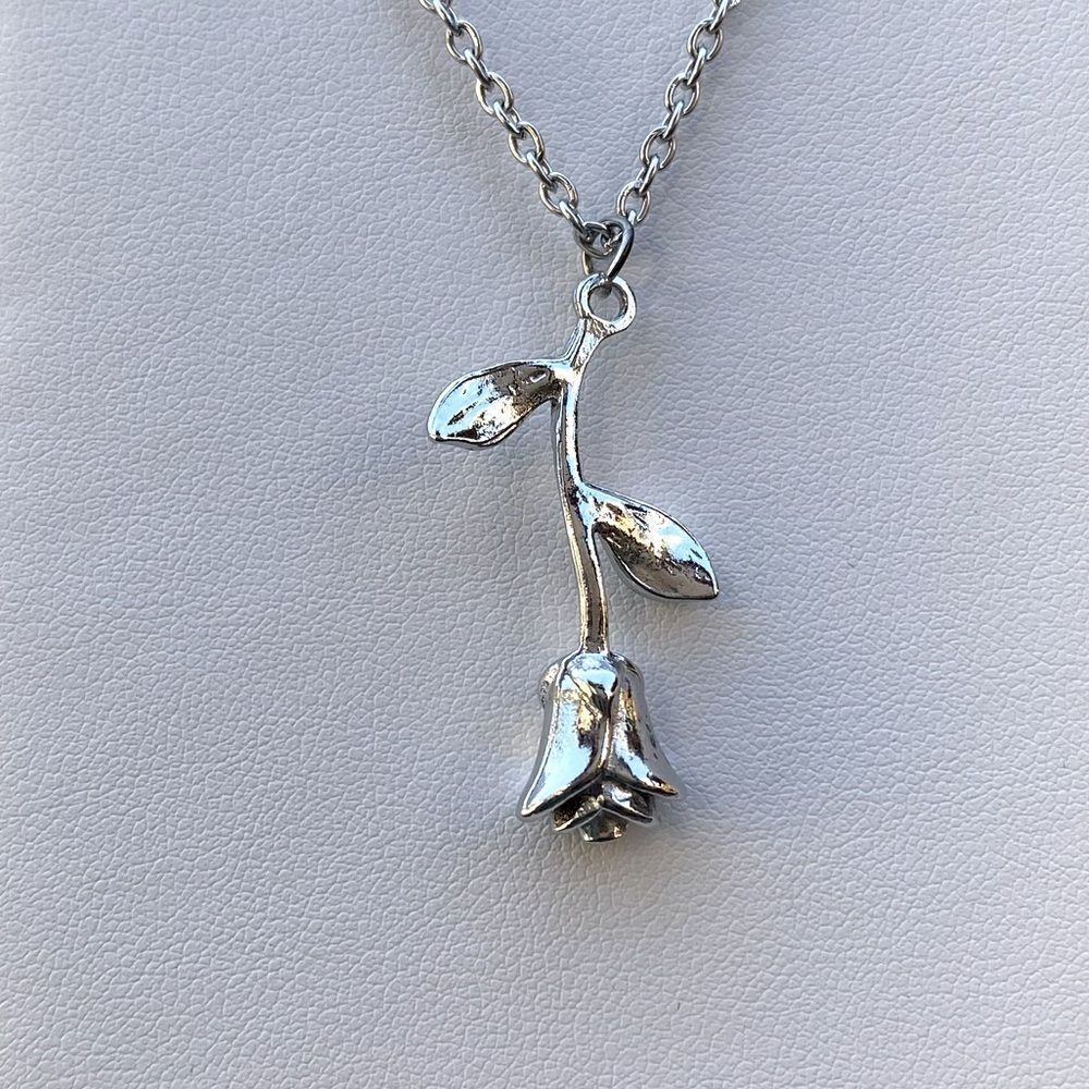 18K Gold Plated Silver Rose Necklace. New!